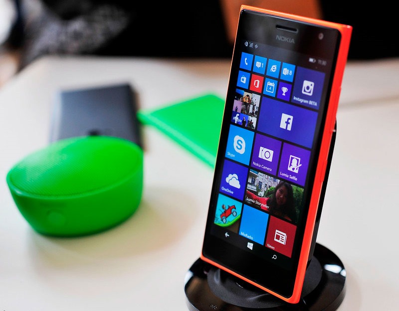 First Selfie Phone of Microsoft Arrives